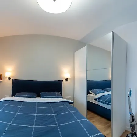 Apartment With Free Parking *