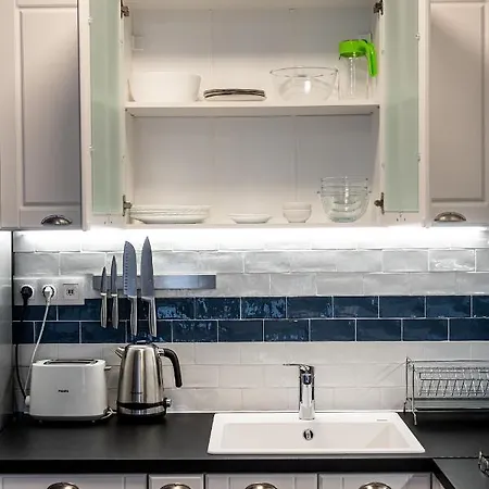 Apartment With Free Parking *